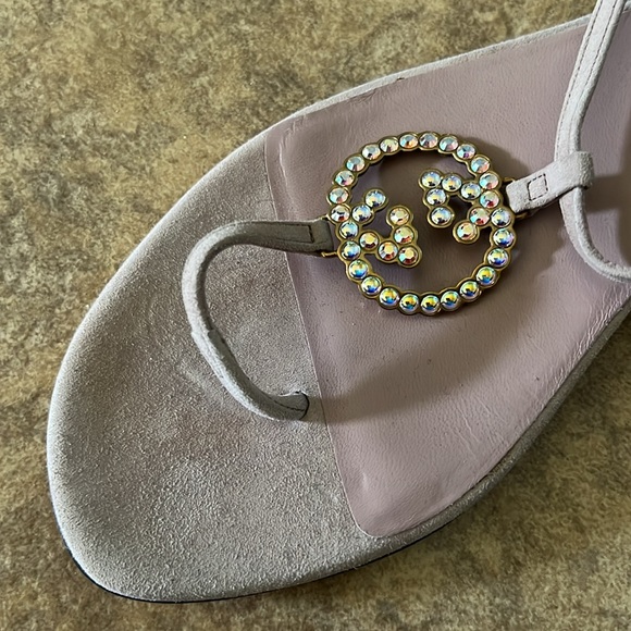 Gucci suede crystal logo thong sandals - Picture 2 of 7